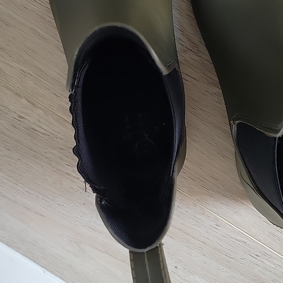 Chelsea Rain Boots, green, size 7 - Picture 8 of 10